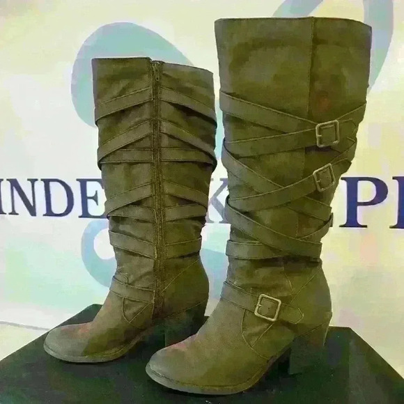 Mudd women’s distressed knee-high heels, size 8 medium - Picture 7 of 7